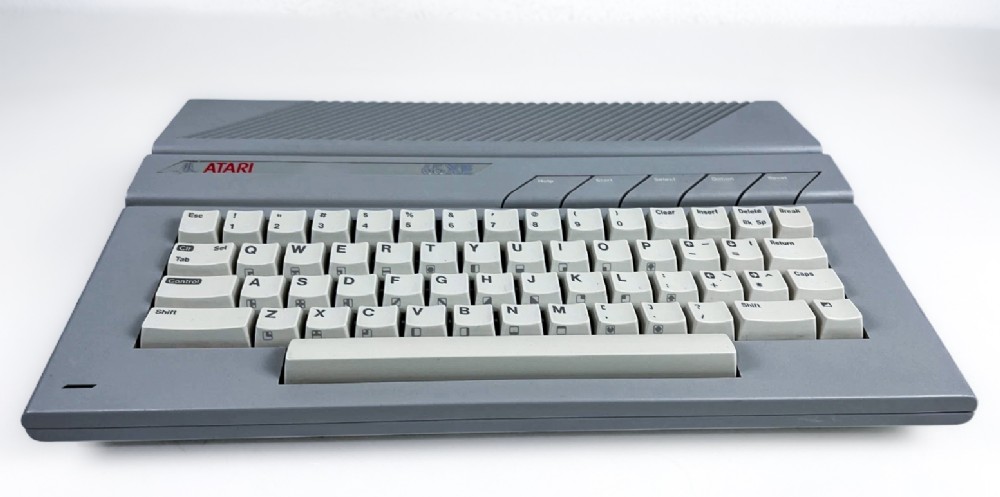 Atari 65XE Front